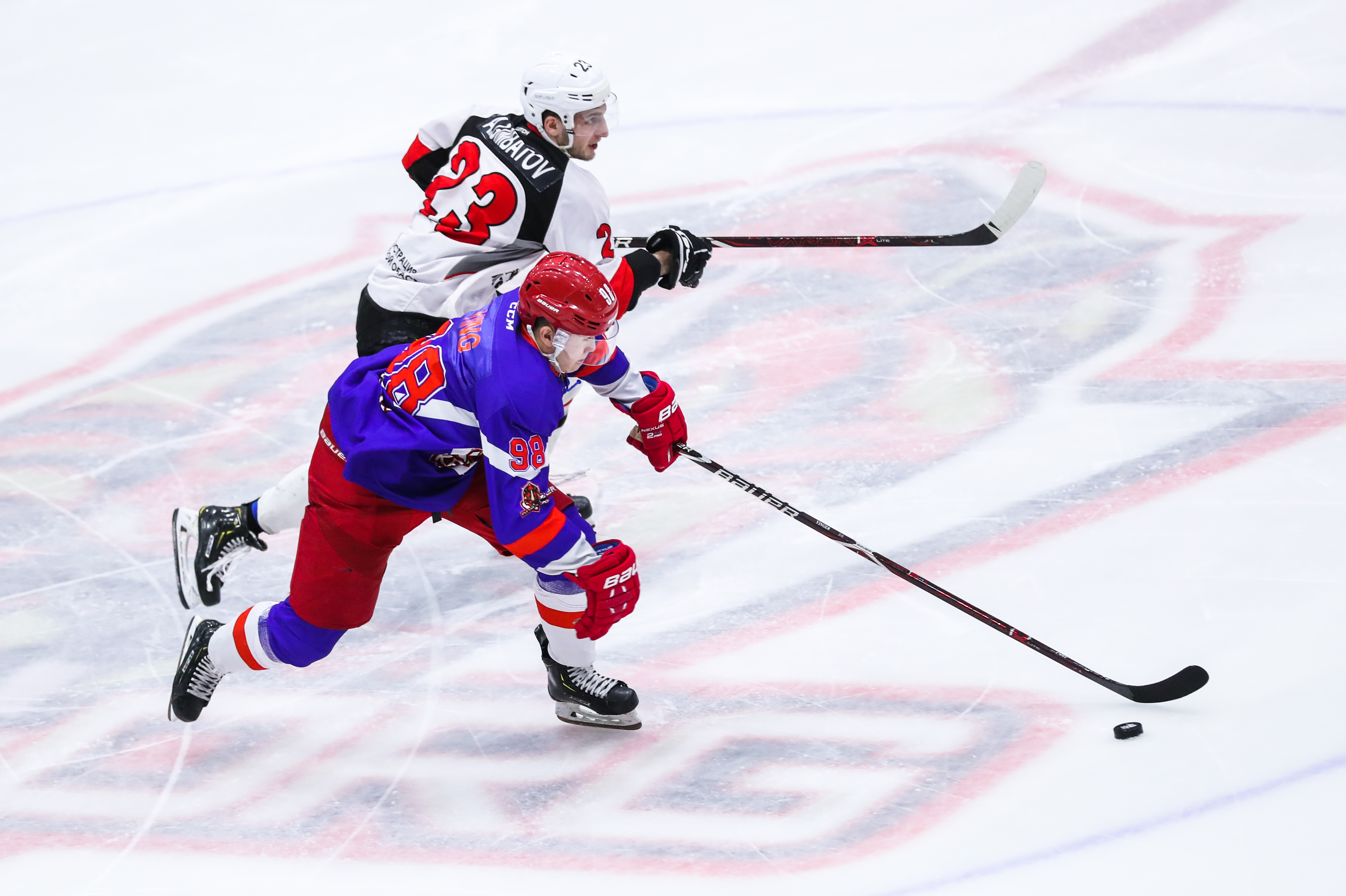 冰球队主教练发声，誓言带队登顶