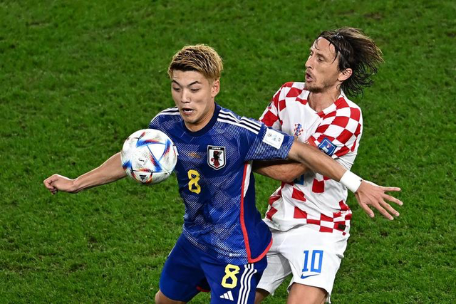 日本队险胜泰国队，黄鸭组合统治全场