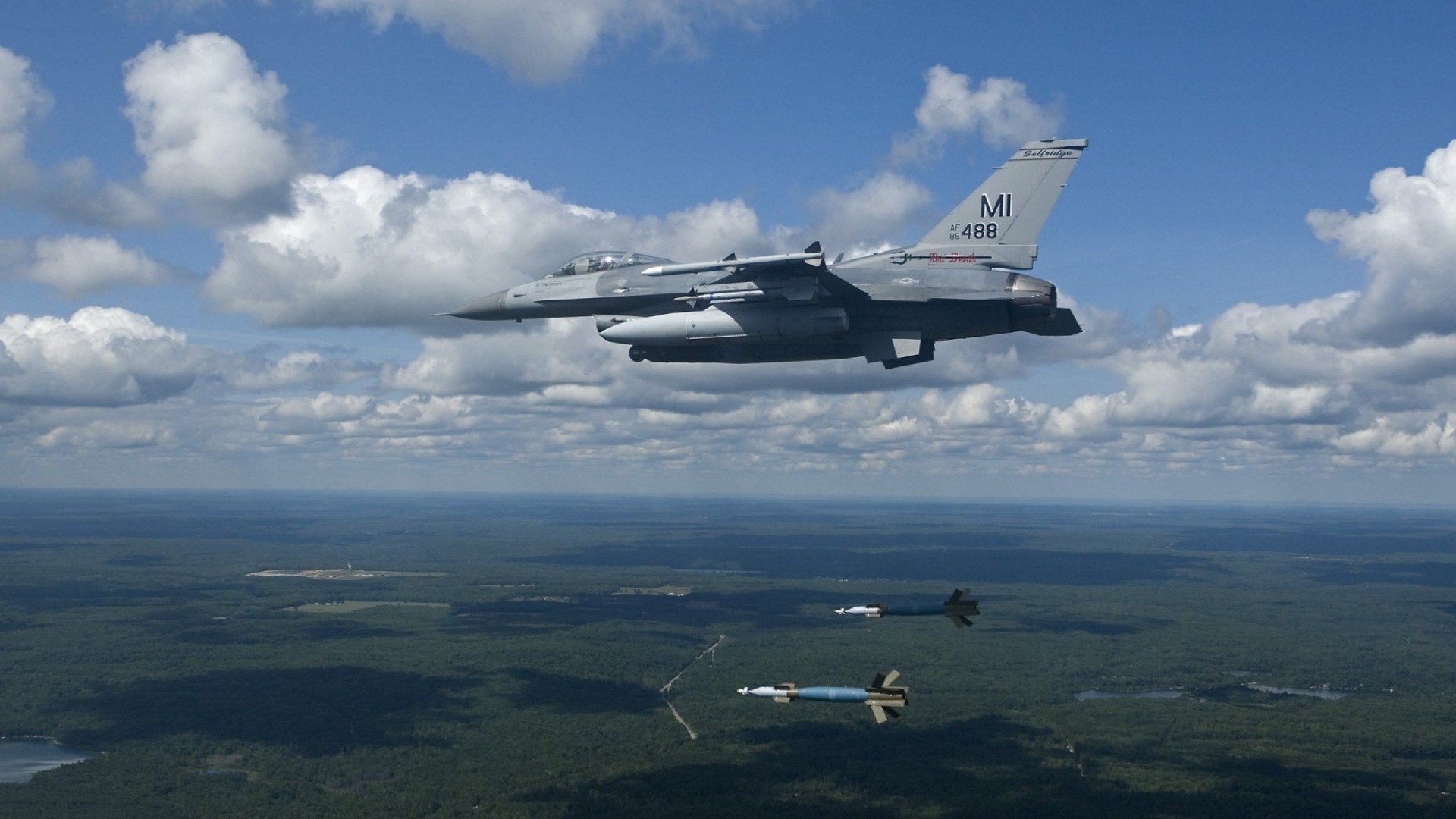 防守的诗意与进攻的哲学，从圣西罗的链式到伯纳乌的锋芒